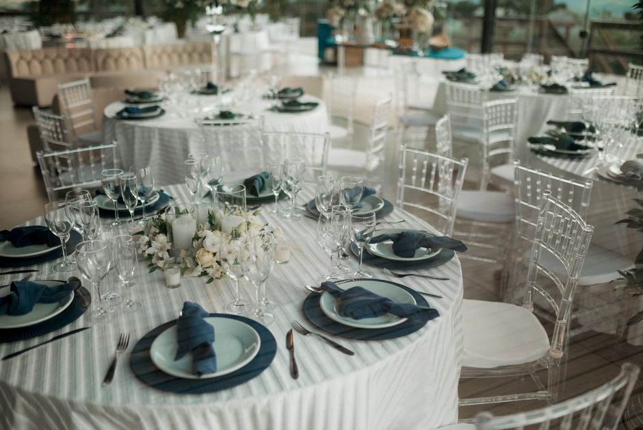 Exquisite wedding table setting with floral arrangements